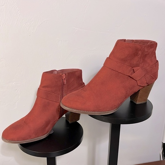 City Classified rust colored ankle boots, size 8. - Picture 4 of 13